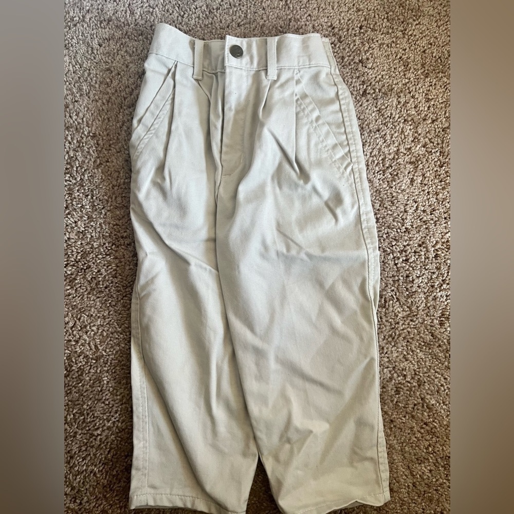 Kids khaki pants 3t. Zipper with functional snap button with belt loops
